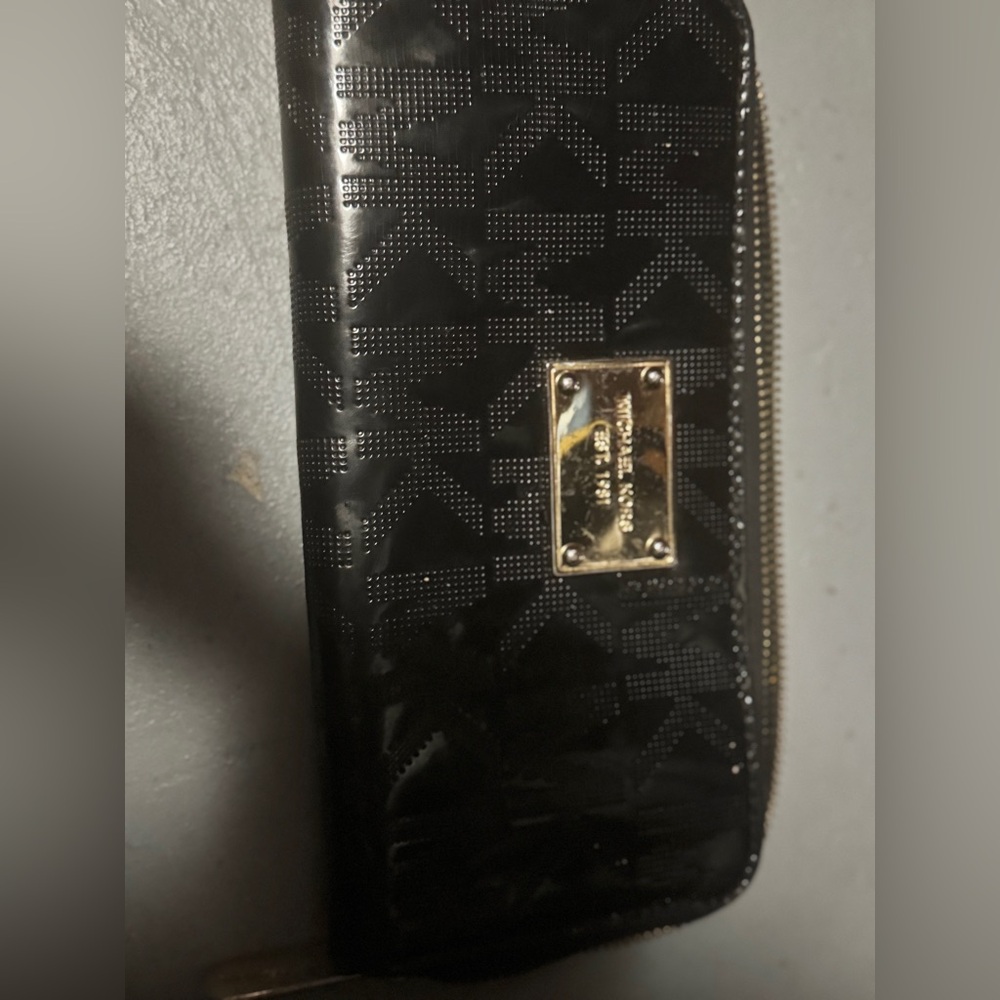 Michael Kors Jet Set Travel Continental Zip Around Wallet
